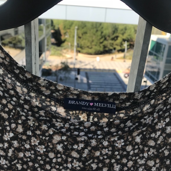 Brandy 🖤 Melville - Picture 2 of 7